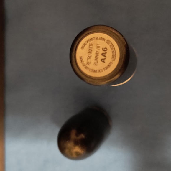 MAC Runway Hit Retro Matte AA6 - Best Seller - Picture 5 of 6